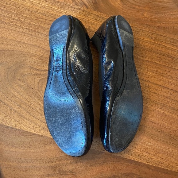 Tory Burch Caroline black patent leather ballet flat.  Size 6.5 - Picture 4 of 6
